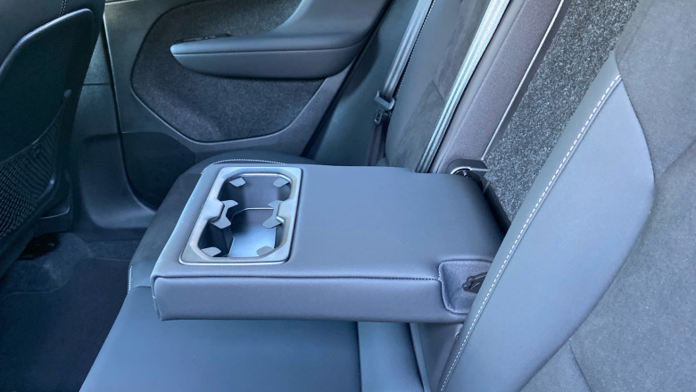 Volvo XC40 2.0 B4P Plus Black Edition 5dr Auto Petrol Estate